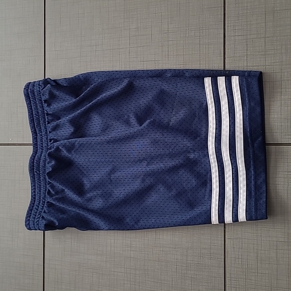 Adidas Shorts Size 7 - Picture 3 of 4